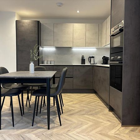 Manchester Apt, Free Parking, Business, Couples & Families Zewnętrze zdjęcie