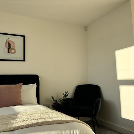 Manchester Apt, Free Parking, Business, Couples & Families Zewnętrze zdjęcie