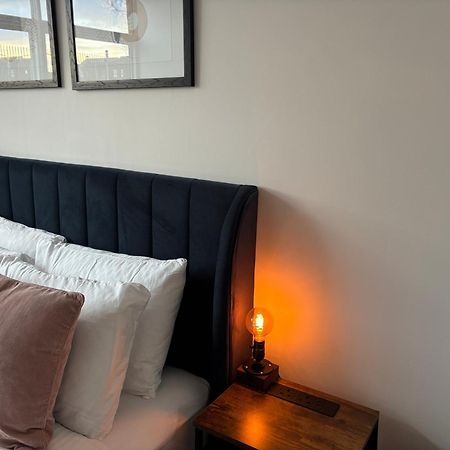 Manchester Apt, Free Parking, Business, Couples & Families Zewnętrze zdjęcie