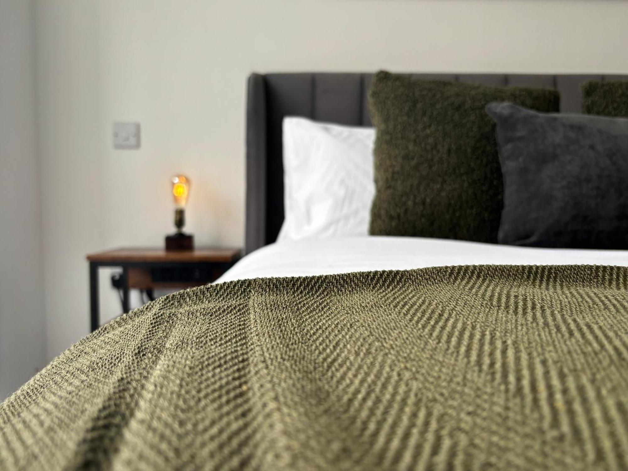 Manchester Apt, Free Parking, Business, Couples & Families Zewnętrze zdjęcie