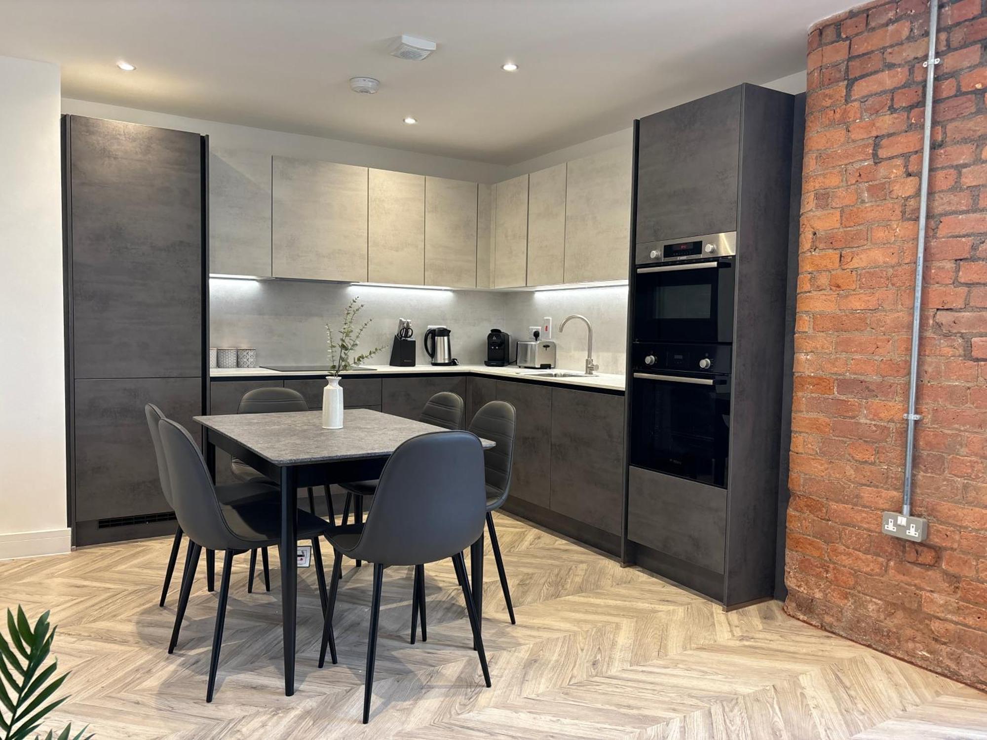 Manchester Apt, Free Parking, Business, Couples & Families Zewnętrze zdjęcie