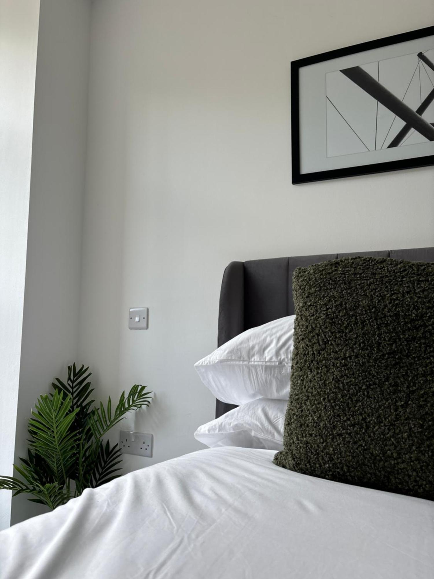 Manchester Apt, Free Parking, Business, Couples & Families Zewnętrze zdjęcie