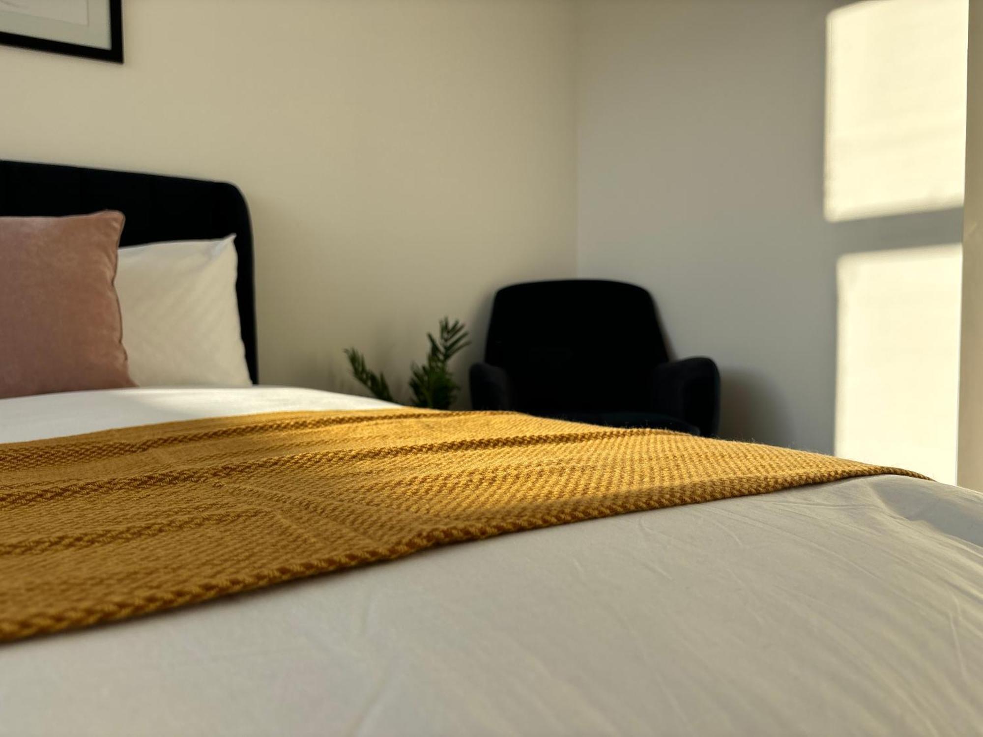 Manchester Apt, Free Parking, Business, Couples & Families Zewnętrze zdjęcie
