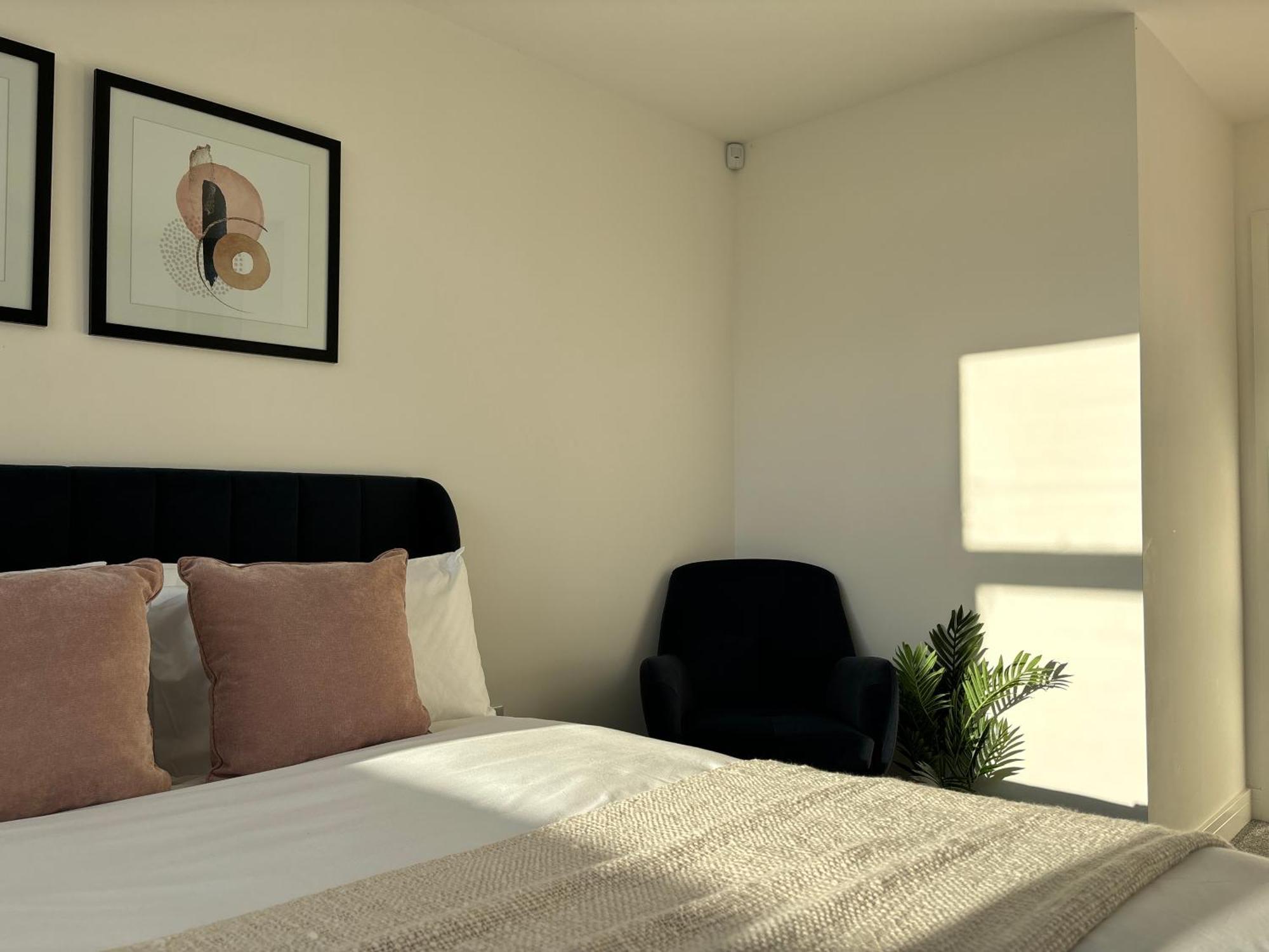Manchester Apt, Free Parking, Business, Couples & Families Zewnętrze zdjęcie