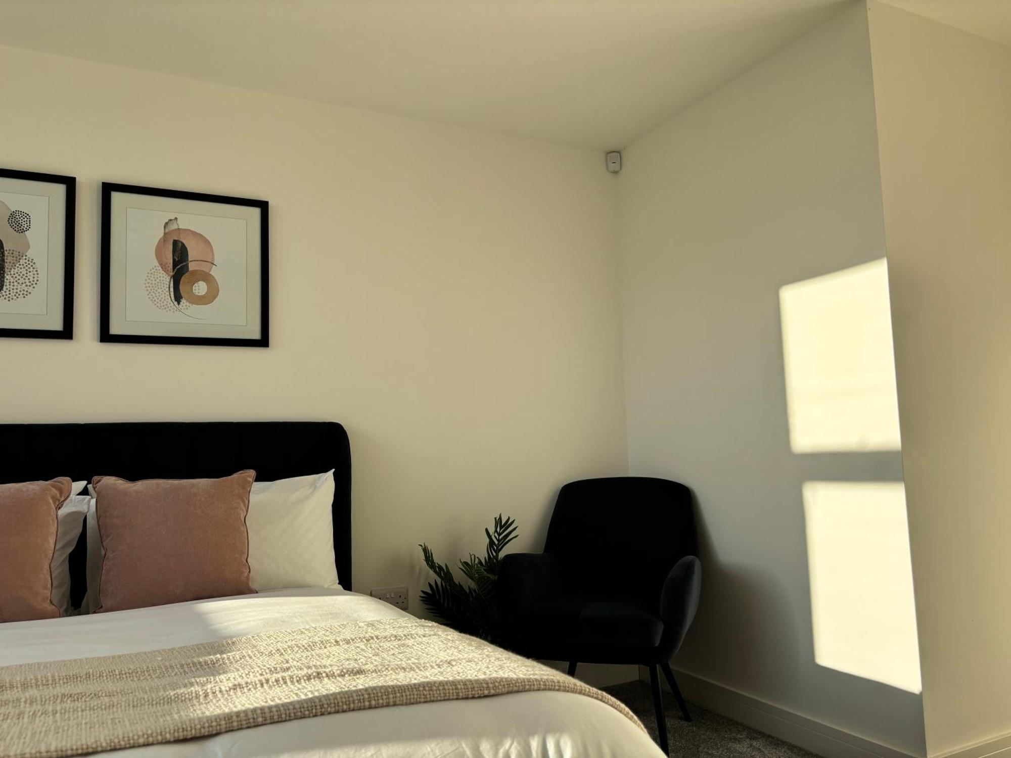 Manchester Apt, Free Parking, Business, Couples & Families Zewnętrze zdjęcie